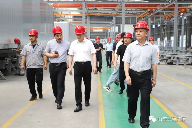 新华社《经济参考报》领导来山东s36沙龙会集团参观调研