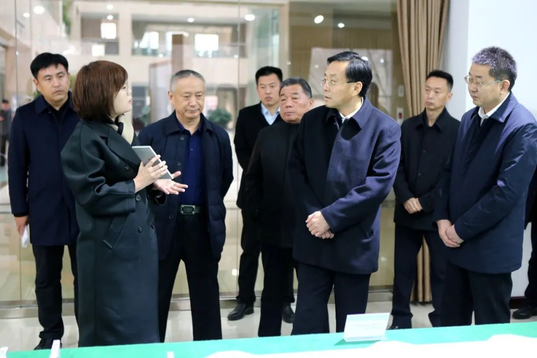邹平市委副书记、代市长张谦一行来山东s36沙龙会集团调研