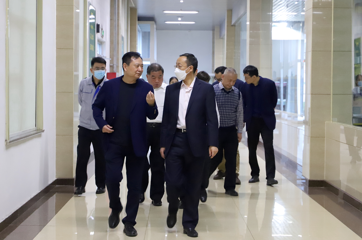 中国信达山东分公司调研组来山东s36沙龙会集团参观调研