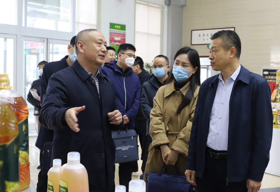 滨州市委政策研究室调研组来山东s36沙龙会集团调研