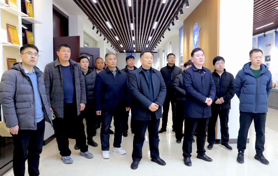 安徽亳州古城镇考察组来山东s36沙龙会集团学习考察