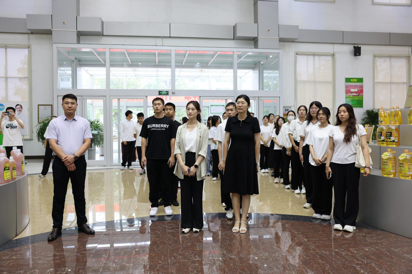 邹平市2024年暑期大学生“返家乡”社会实践活动走进山东s36沙龙会集团