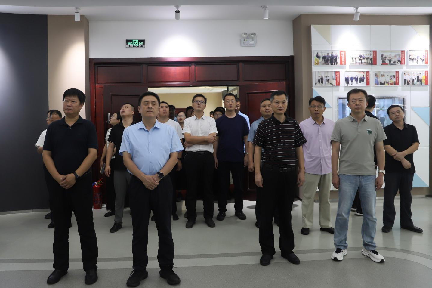 “山东镇域经济大讲堂”活动与会人员来山东s36沙龙会集团观摩