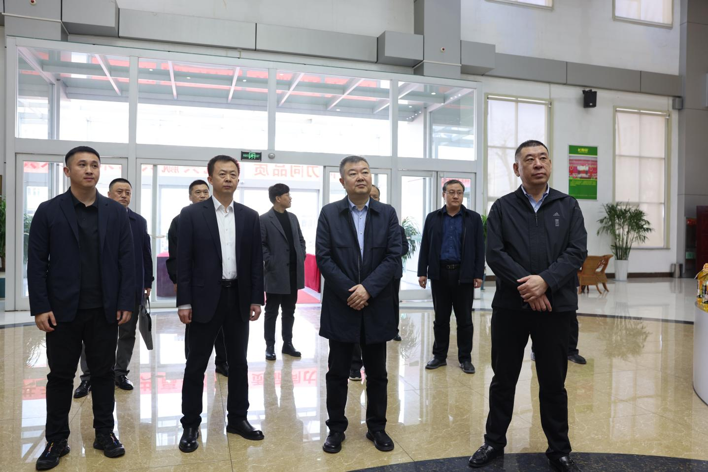 辽宁省营口市发展和改革委一行来山东s36沙龙会集团参观考察