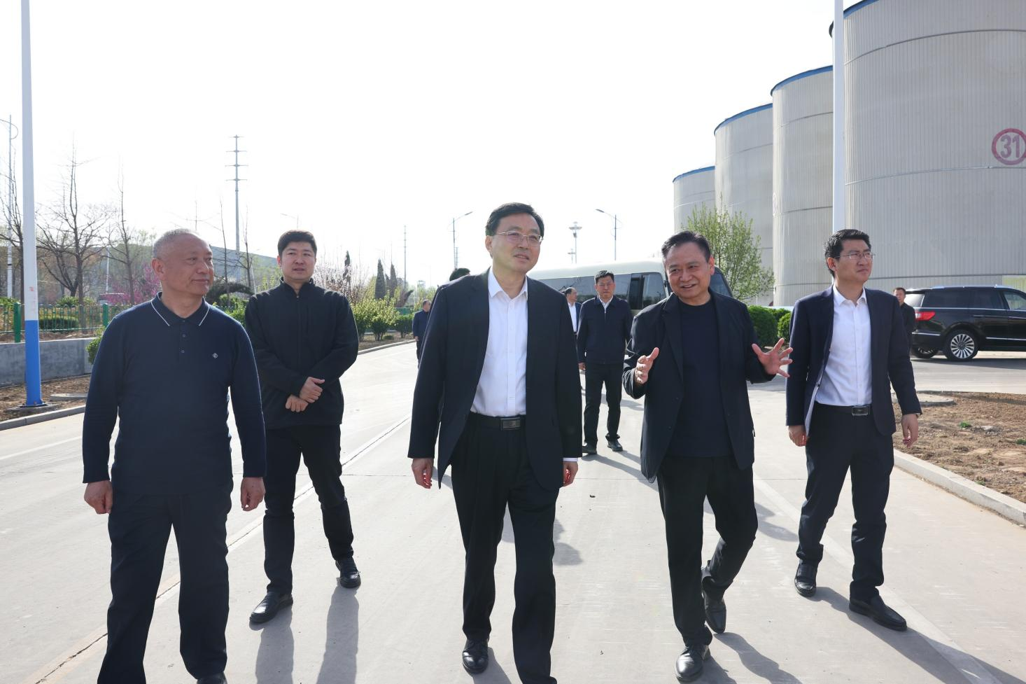 邹平市委书记张谦来山东s36沙龙会集团调研
