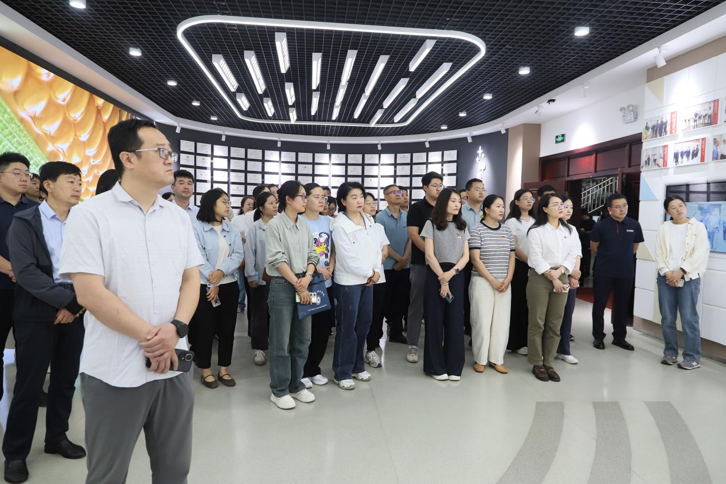 邹平市“2025年市直机关提高党员干部内生动力暨党务干部培训班”走进山东s36沙龙会集团