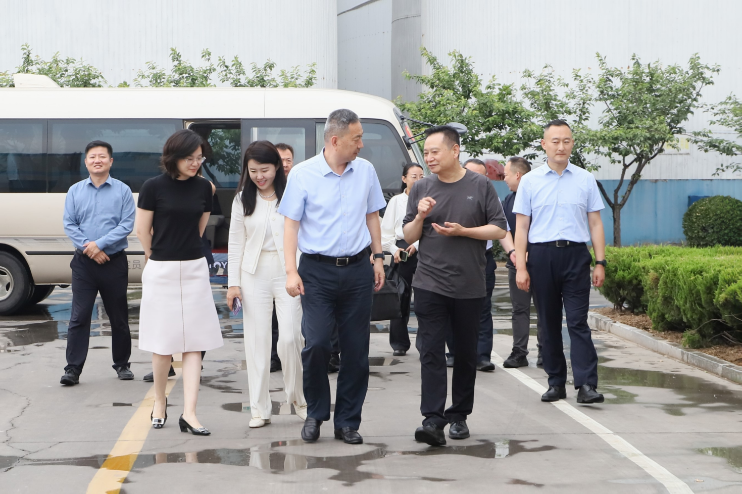 省工业和信息化厅二级巡视员吴炎一行来山东s36沙龙会集团调研