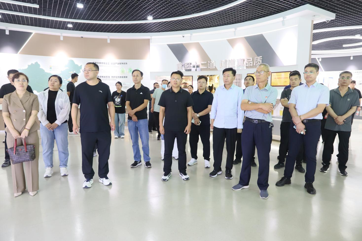 邹平市新兴领域党组织书记、党务工作者能力提升培训班来山东s36沙龙会集团观摩学习