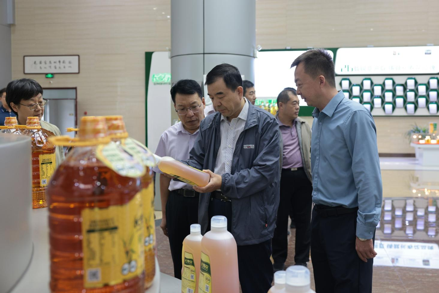 邹平市人大常委会调研组来山东s36沙龙会集团调研