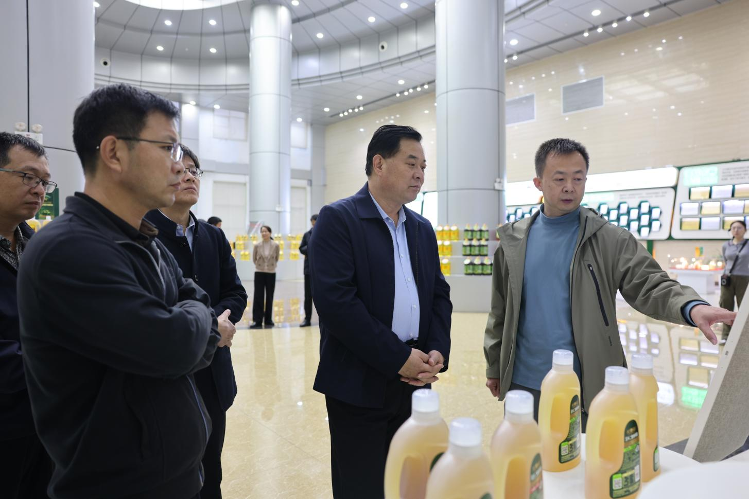 德州市政府调研组来山东s36沙龙会集团调研