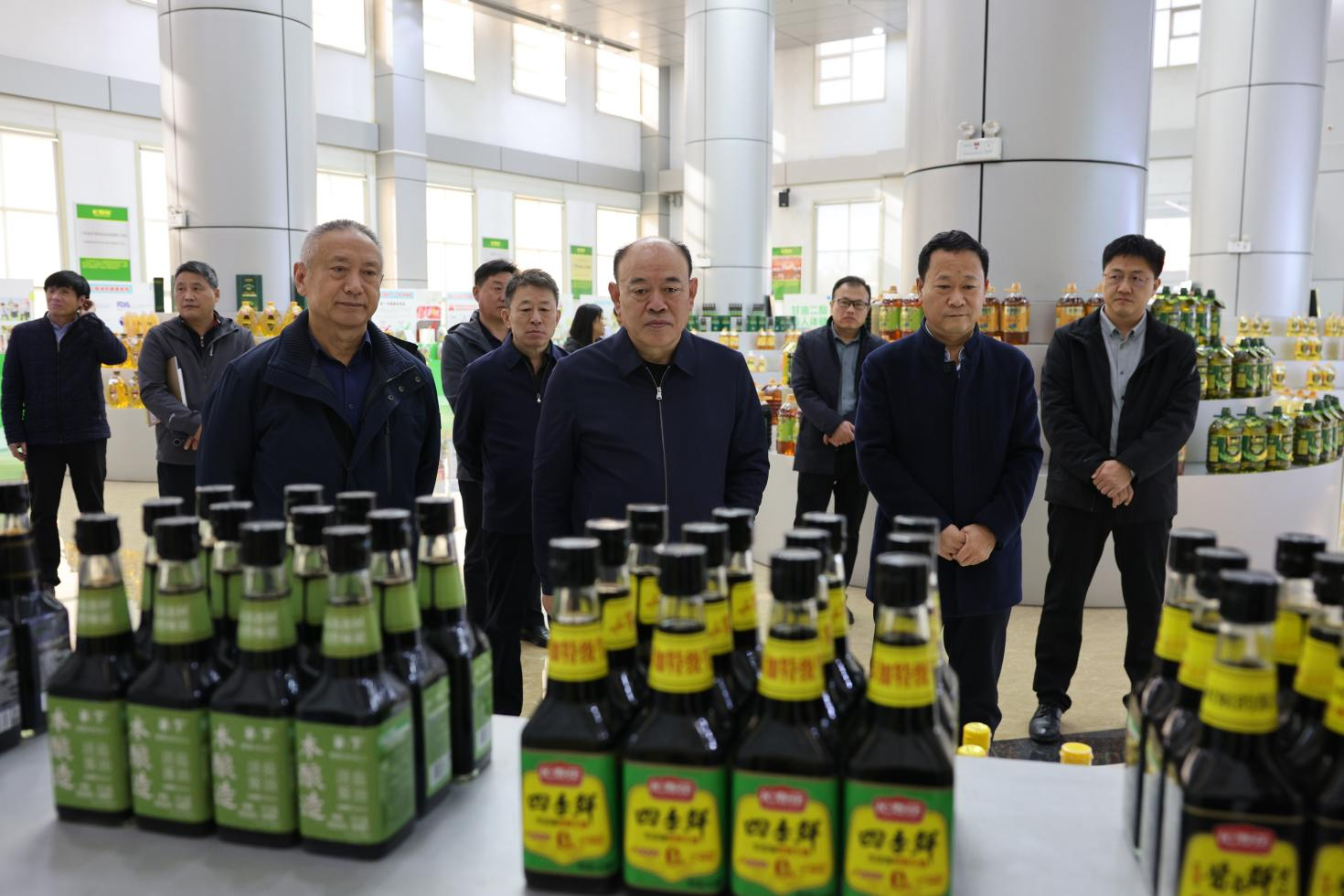 东阿县人大常委会考察团来山东s36沙龙会集团考察