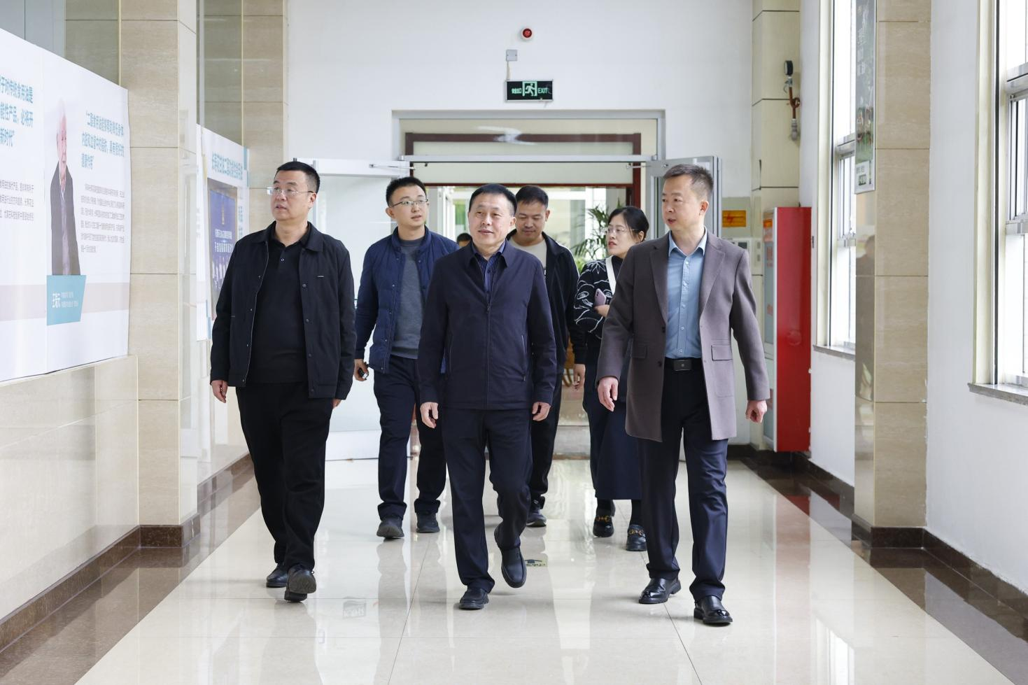 滨州市邮政管理局党组书记、局长刘新力一行来山东s36沙龙会集团参观座谈