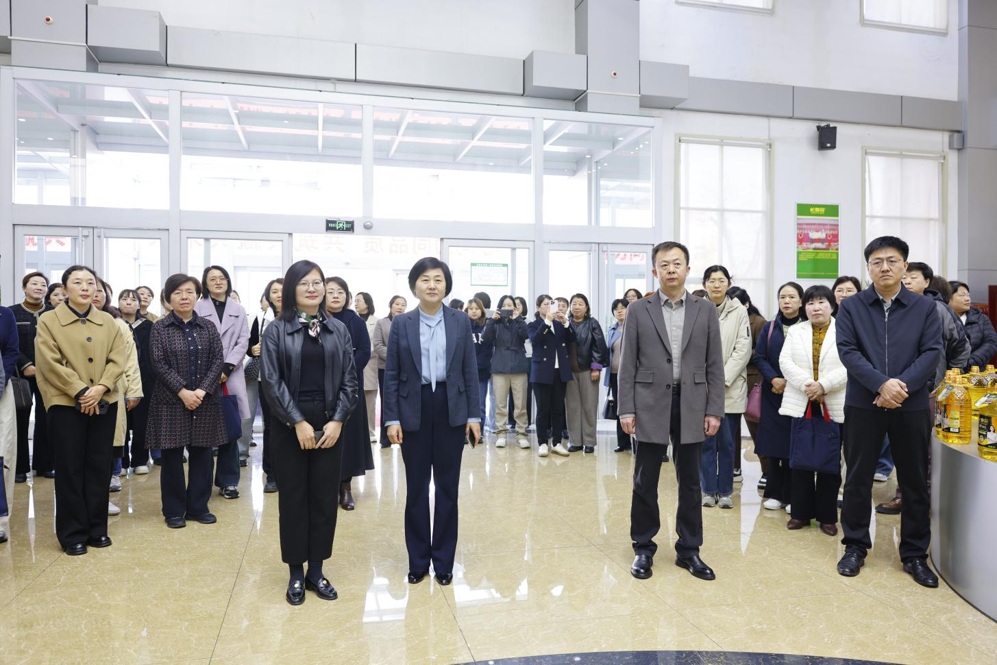 章丘区优秀女干部代表暨女性后备人才代表培训班来山东s36沙龙会集团参观学习