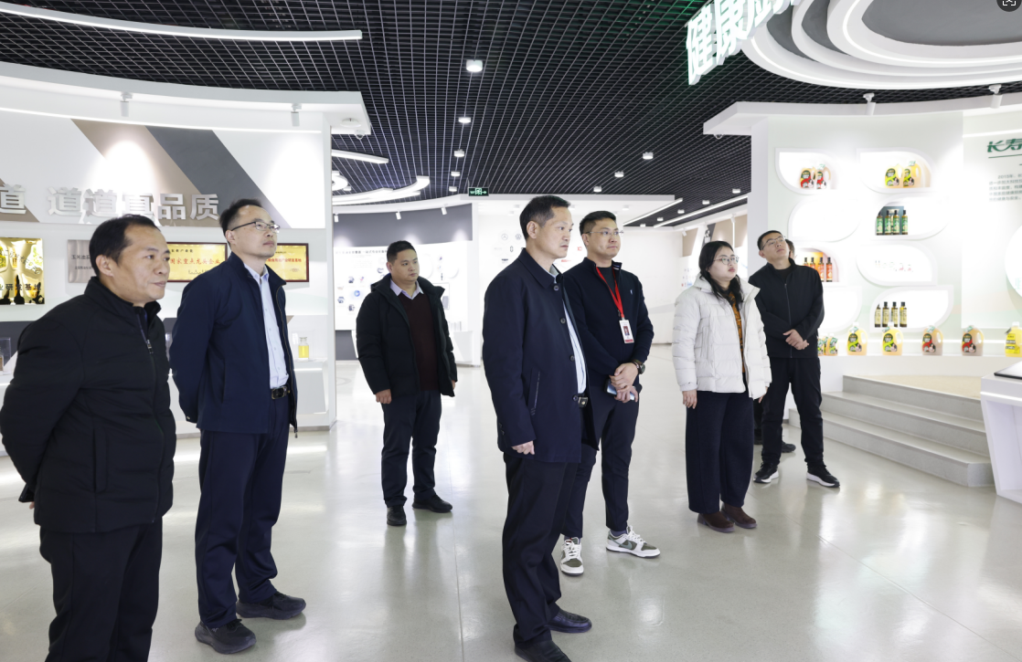 山东“产业第一镇”城镇品牌共创签约会与会代表来山东s36沙龙会集团参观考察