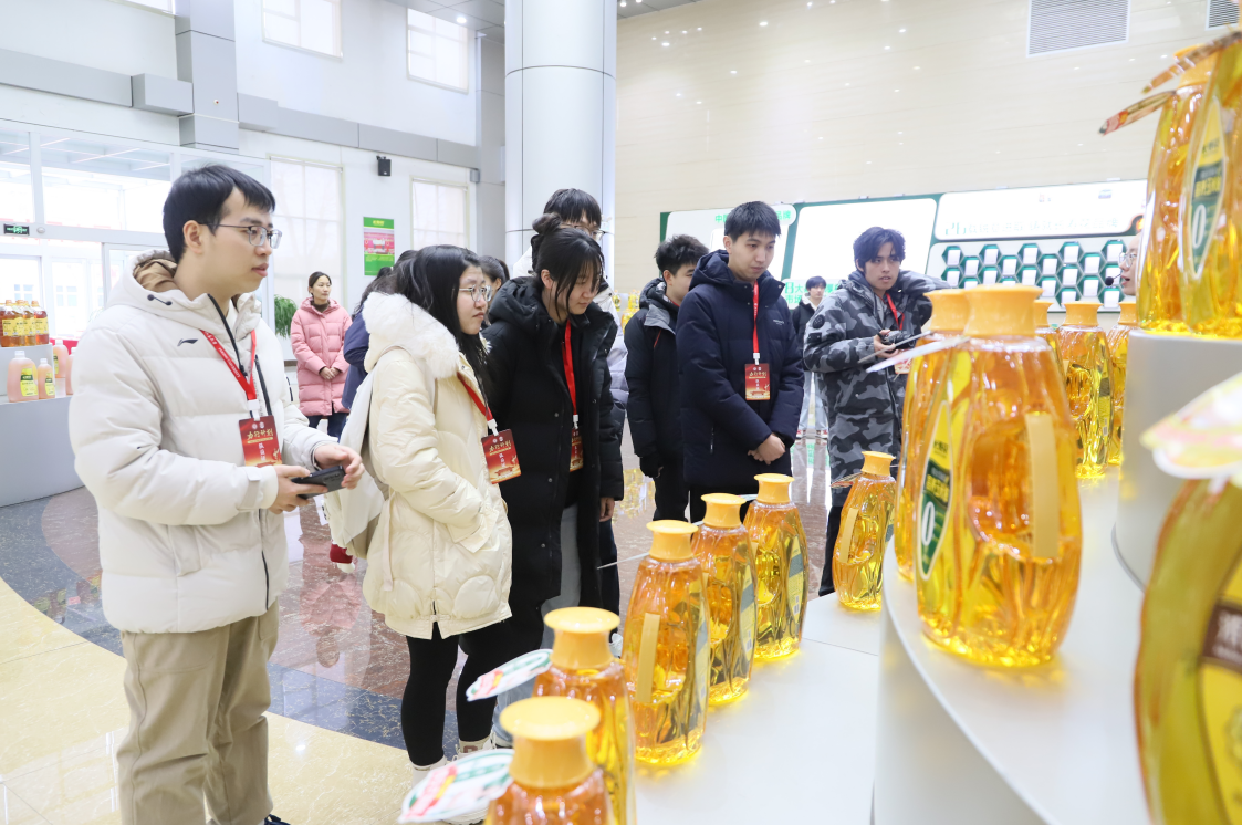 北京大学“力行计划”寒假社会实践团走进山东s36沙龙会集团