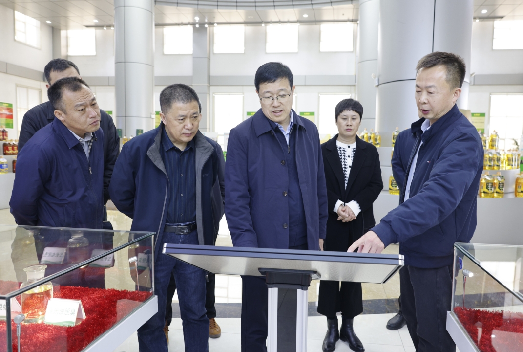 辽宁省粮食和物资储备局党组成员、副局长杜柏林一行来山东s36沙龙会集团考察调研