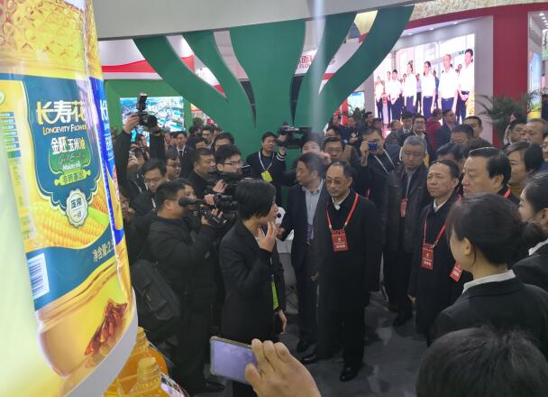 s36沙龙会集团参展首届山东粮油产业博览会 长寿花航天品质引关注