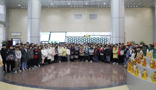 【认知 实践】济南工程职业技术学院师生到山东s36沙龙会集团参观学习