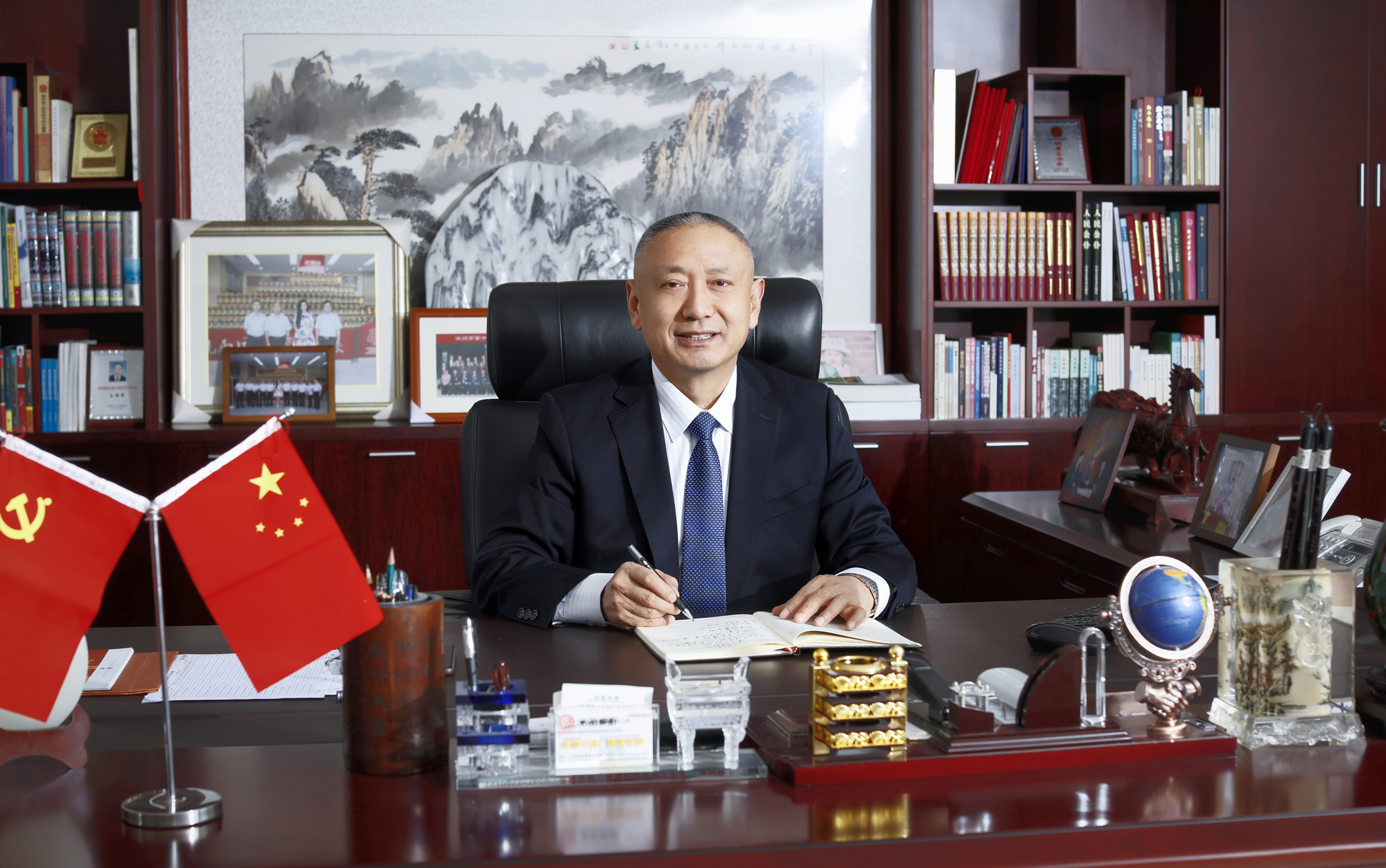 山东s36沙龙会集团王明峰荣膺“2019山东十大财经风云人物”